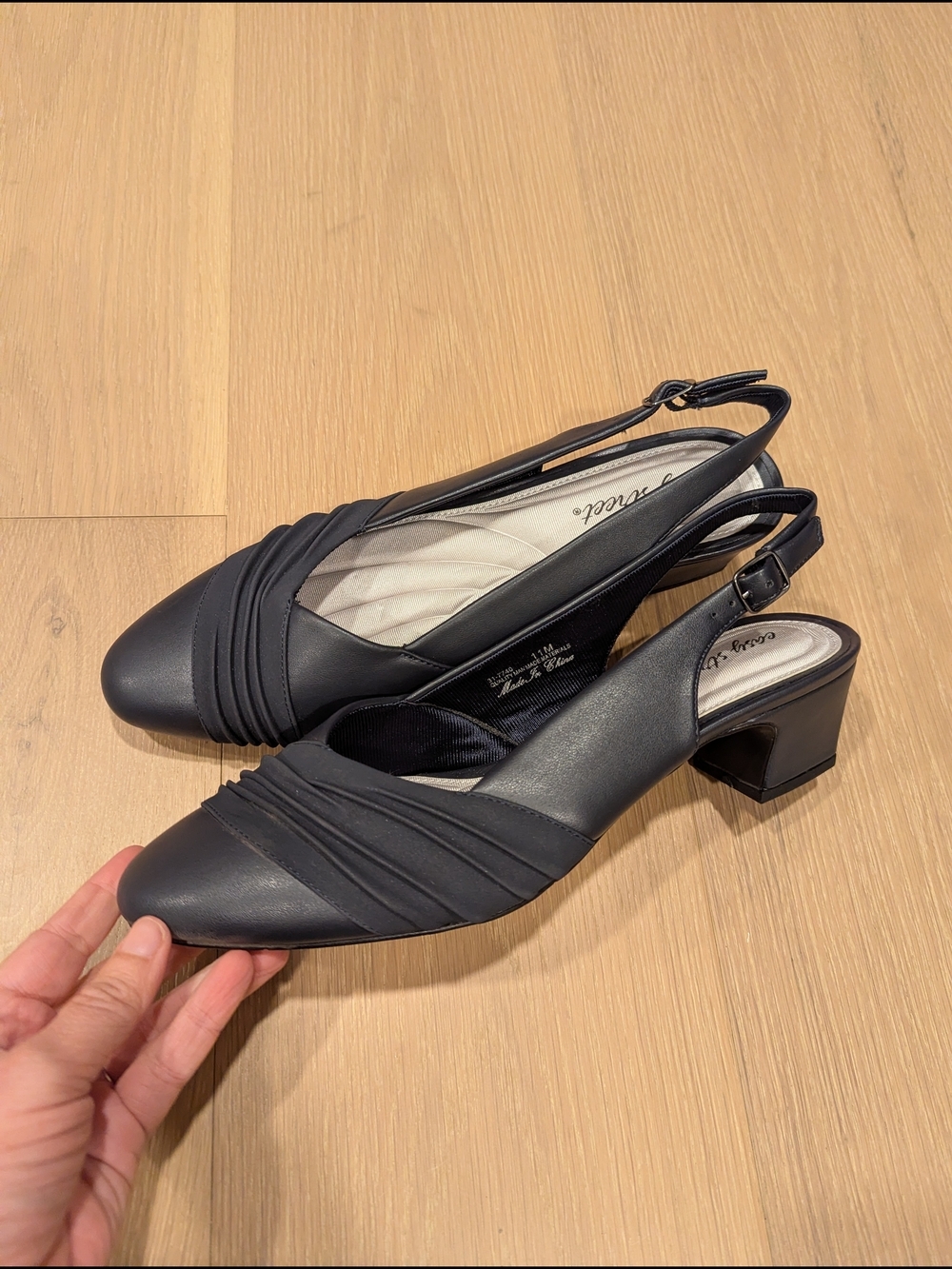 Easy Street Women's Navy Slingback Pumps - Picture 10 of 11